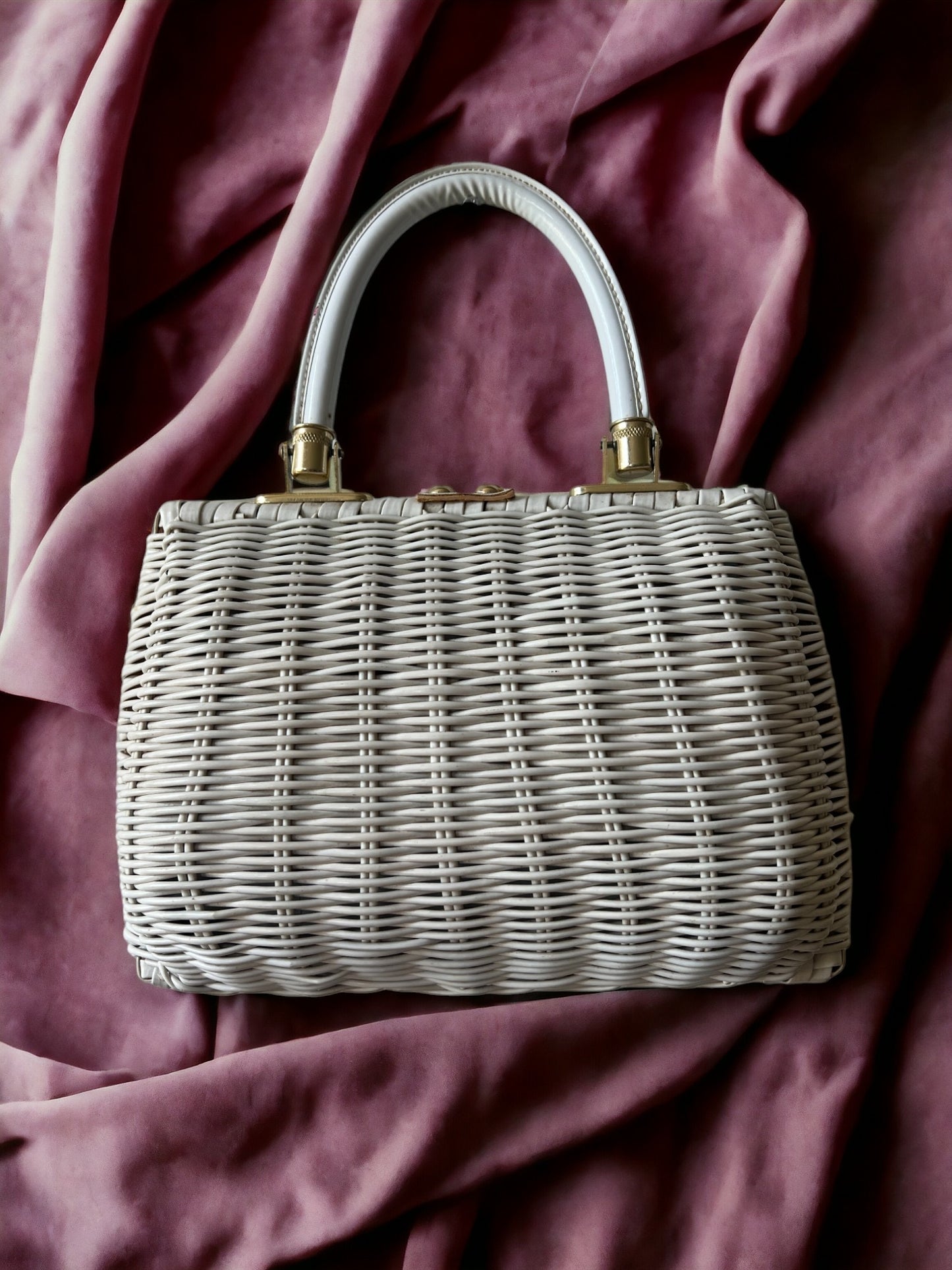 1960s White Wicker ‘Gathered Charm’ Bag